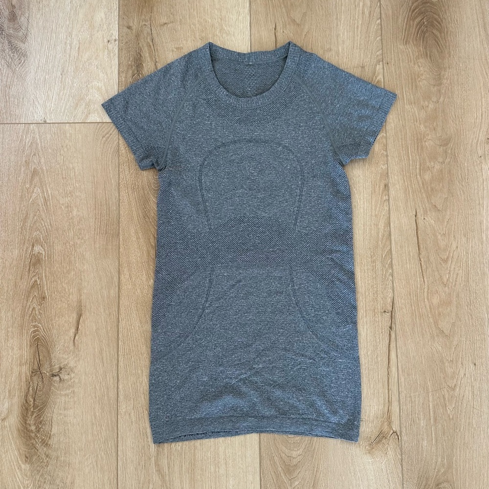 Lululemon Grey Shirt. Women’s 4